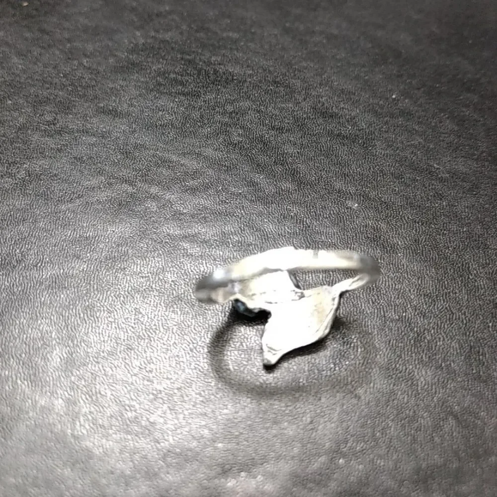 Unbranded pretty silver
